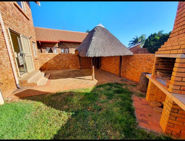 3 BEDROOM TOWNHOUSE FOR SALE IN MAGALIESKRUIN